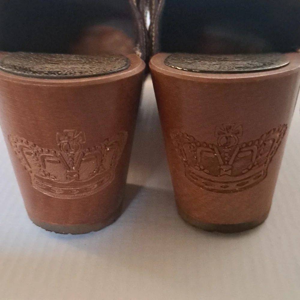 Shoe - Picture 2 of 5